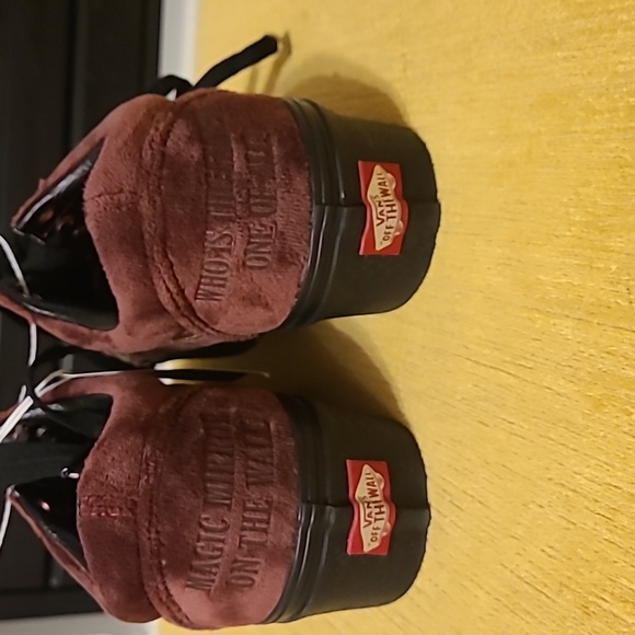 VANS DISNEY VELVET SHOES WOMENS SIZE 9/ MENS SIZE 7.5 new with tag - Picture 4 of 15